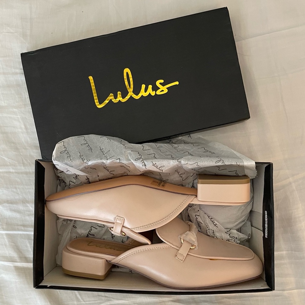 BNWT lulus ranae light nude slide-on loafers🌸